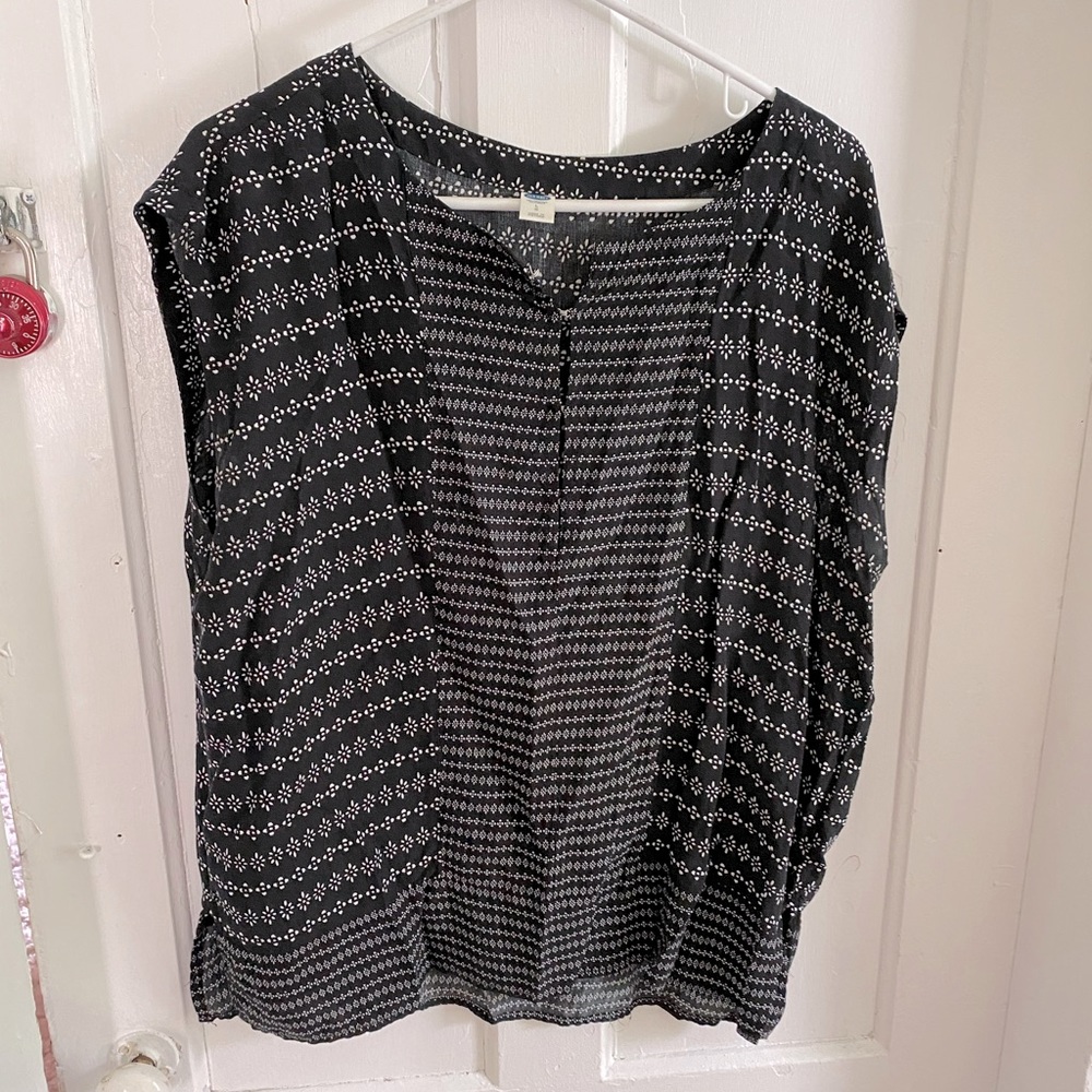 Large blouse.